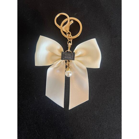 CHARMS KEY CHAIN FOR PURSE HANDBAG BOW PEARL GOLD HARDWARE IVORY - Picture 2 of 6